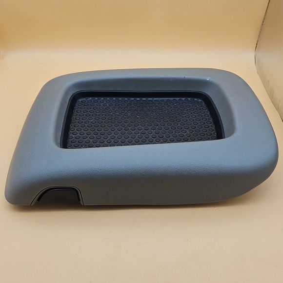 Gmc Other - 2003-2006 Chevrolet Tahoe GMC Yukon Center Console Gray Plastic Lid Armrest OEM